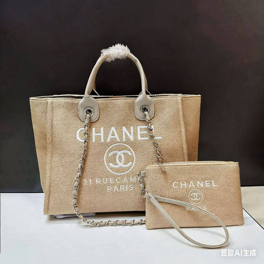 CHANEL 

NEW CAME 

GOOD QUALITY 

95 dhs🪙🪙

Zain39
♥️♥️♥️