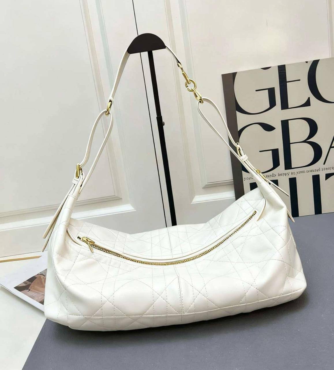 DIOR  
GOOD QUALITY
100 dhs✅

Zain295
♥️♥️♥️