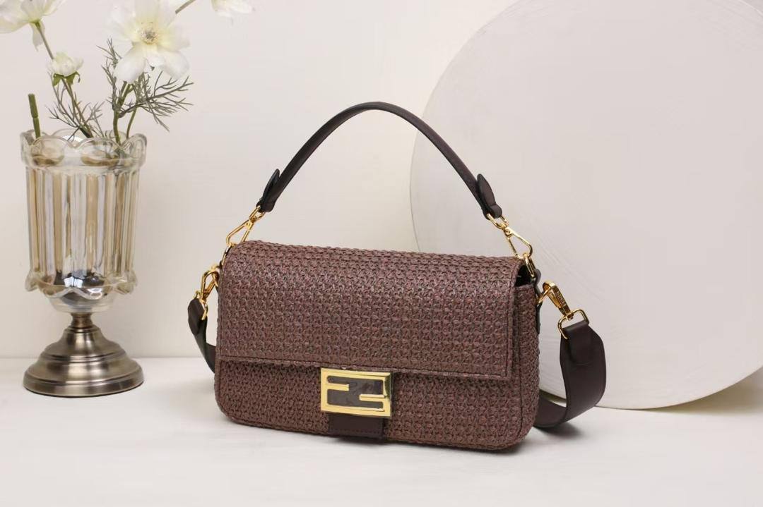 Fendi

100Dhs🇦🇪🇦🇪

Withbox

Zain26
♥️♥️♥️