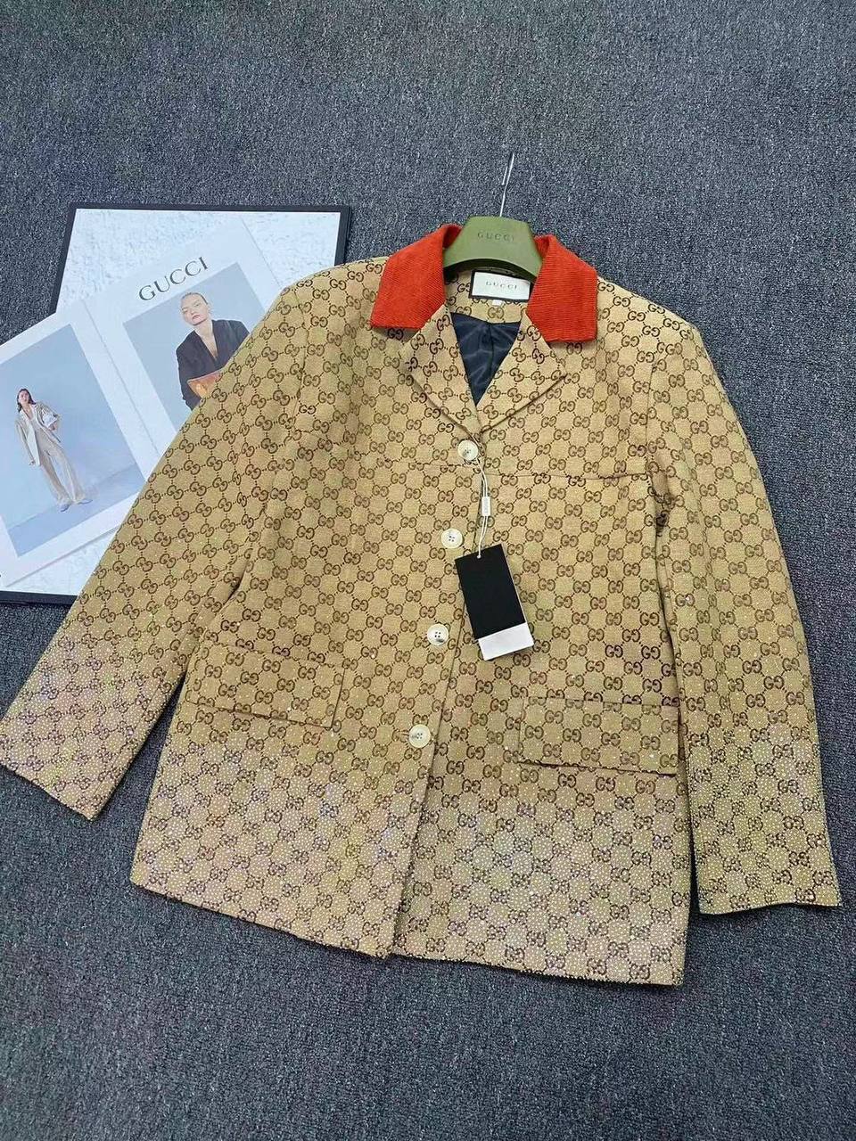 New collections         

350 DHS🇦🇪

good  quality  ✅ 

Sizes:S M L xl AVAILABLE NOW

Zain231
♥️♥️♥️