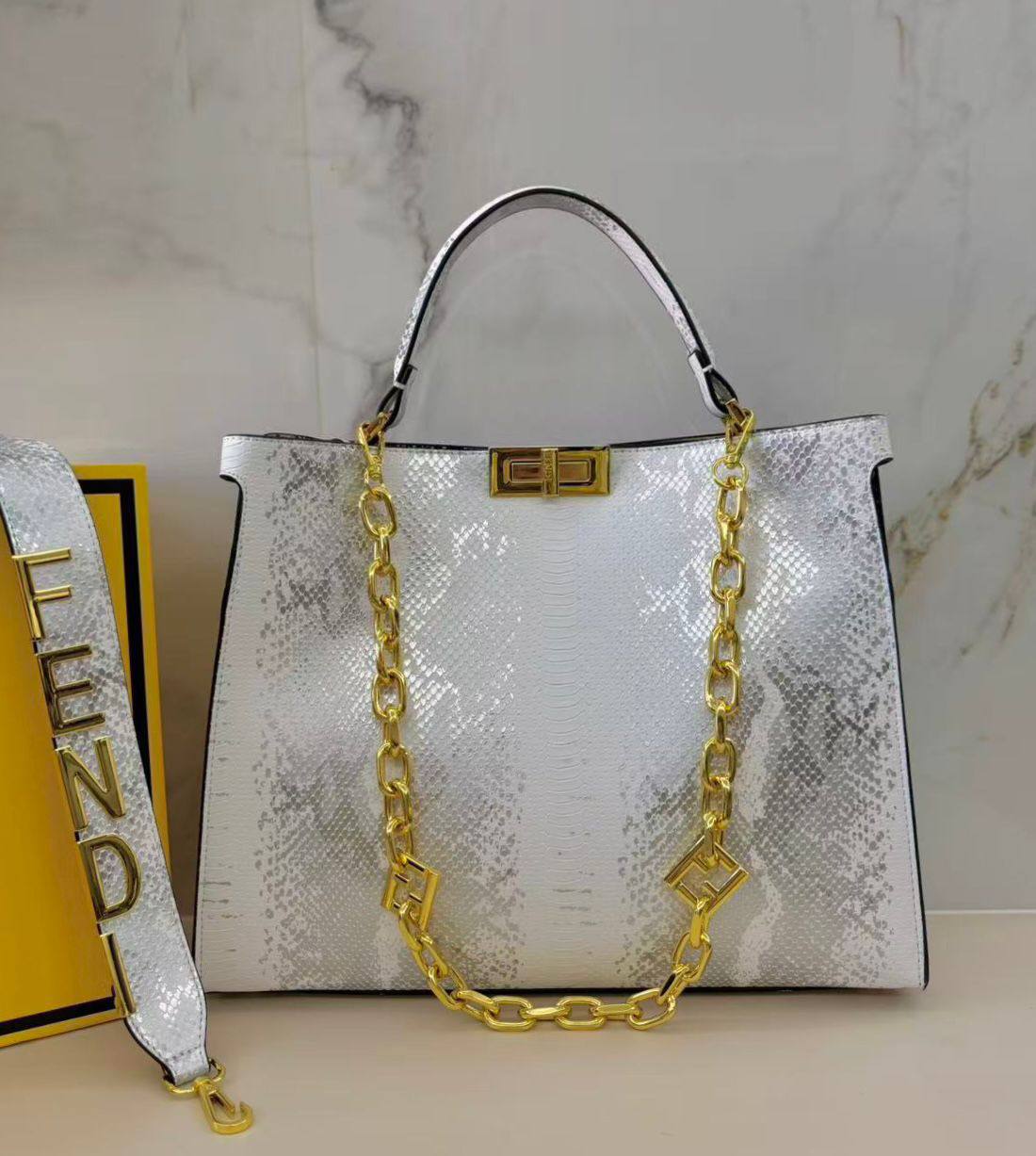 FENDI COPY ONE

 NEW CAME 

WITH BOX 
🎁🎁🎁

180 dhs🪙🌨️

Zain39
♥️♥️♥️