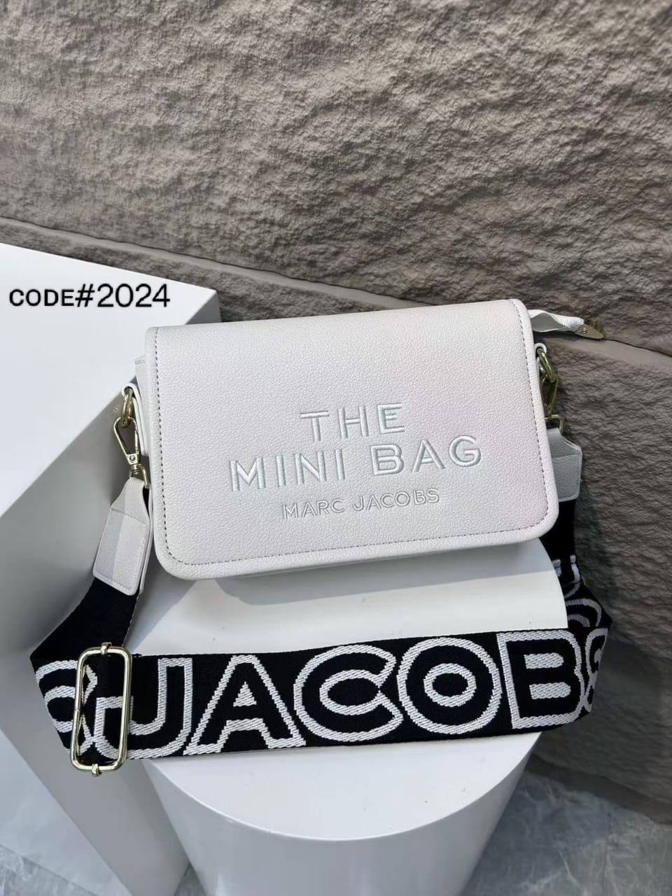 Marc Jacobs
ᴛʜᴇ ᴍɪɴɪ ʙᴀɢ
ᴄʀᴏss ʙᴏᴅʏ ʙᴀɢ
ᴍᴀᴛᴛᴇ ʟᴇᴀᴛʜᴇʀ ᴍᴀᴛᴇʀɪᴀʟ
sɪᴢᴇ : 22 cm

70 dhs🪙🌨️

Zain31
♥️♥️♥️