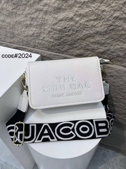 Marc Jacobs
ᴛʜᴇ ᴍɪɴɪ ʙᴀɢ
ᴄʀᴏss ʙᴏᴅʏ ʙᴀɢ
ᴍᴀᴛᴛᴇ ʟᴇᴀᴛʜᴇʀ ᴍᴀᴛᴇʀɪᴀʟ
sɪᴢᴇ : 22 cm

70 dhs🪙🌨️

Zain31
♥️♥️♥️