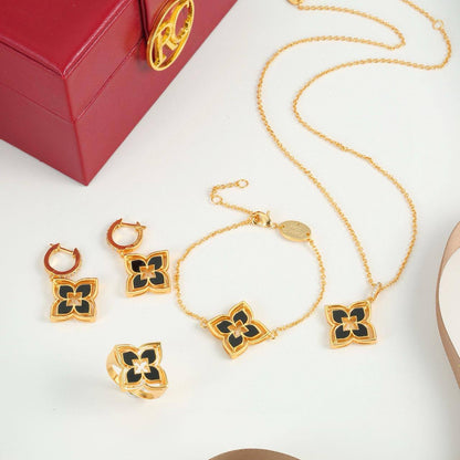 RC SET 
MASTER🛍️🎁
NECKLACE BRACELET EARRINGS RING 
170 DHS✅
WITH NORMAL BOX AND PAPER BAG🎁🛍️

Zain89
♥️♥️♥️