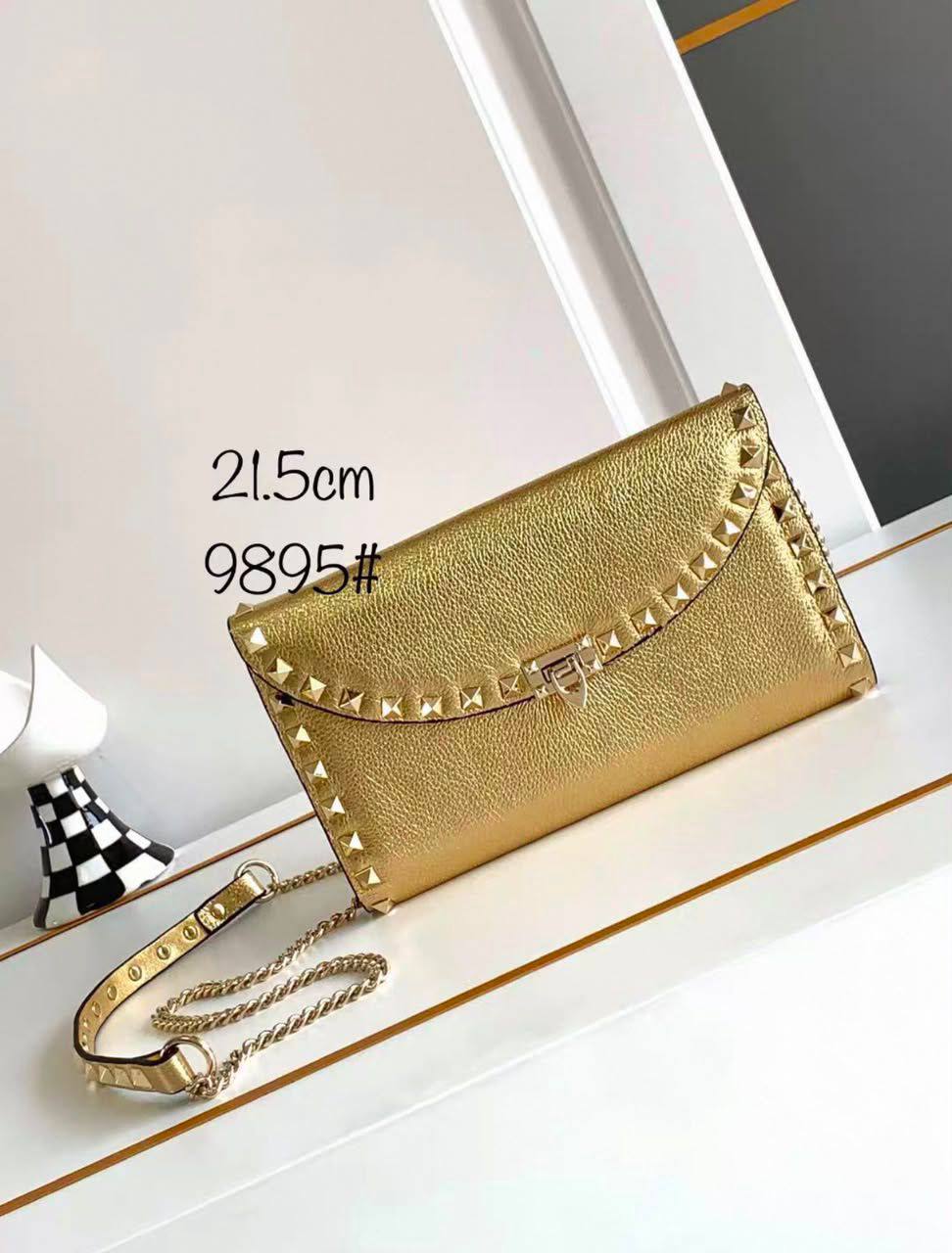 Valentino
110 dhs✅
High-quality with box

Zain35
♥️♥️♥️