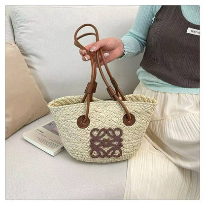 LOEWE
Size  48cm
100 dhs🇦🇪🇦🇪

Zain04
♥️♥️♥️