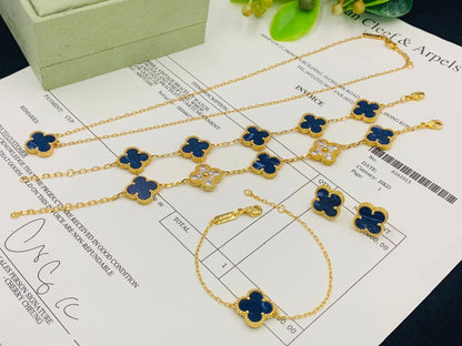 VCA Set 🌼💫
*NECKLACE 1 FLOWER*
*BRACELET 5&1 FLOWER*
*EARRING   1* *FLOWER*  
260 dhs✅
       _*WITH*_
    *Good Box* and Paper BAG🎁🛍️

Zain89
♥️♥️♥️