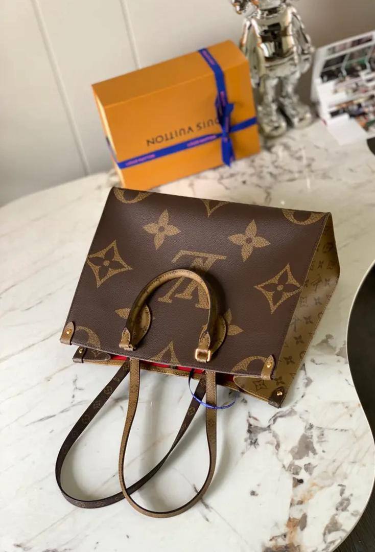 LV
105 dhs🪙
size：41cm
95 dhs🪙
size：35cm
Good quality

Zain35
♥️♥️♥️
