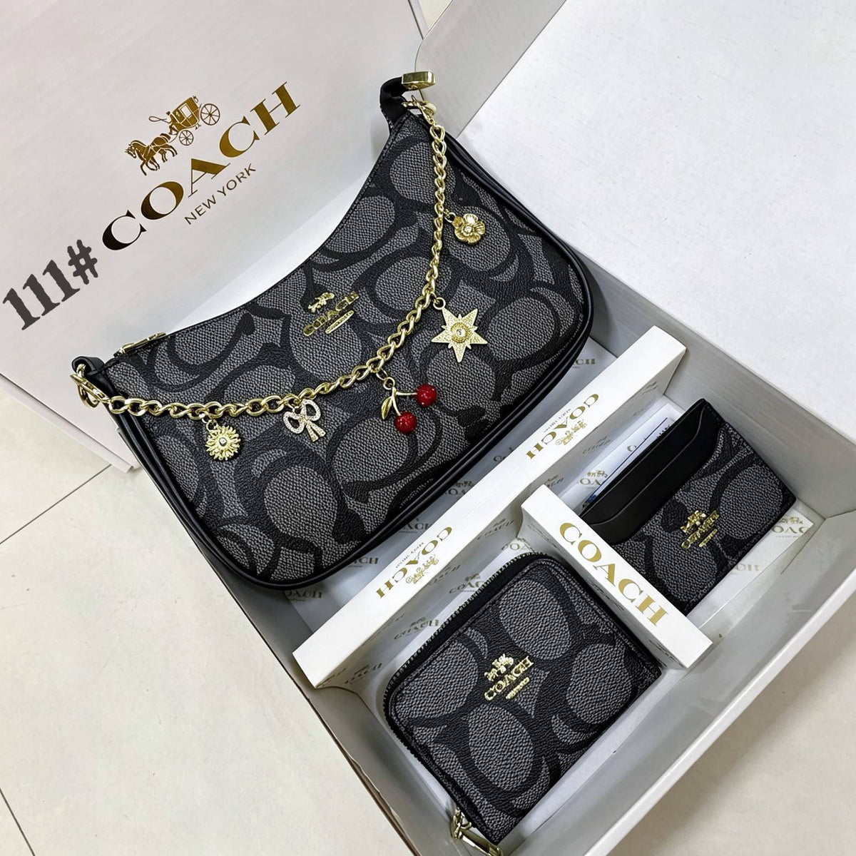 Coach Full Set
3 in1

With Box 

125 dhs 

Zain250
♥️♥️♥️