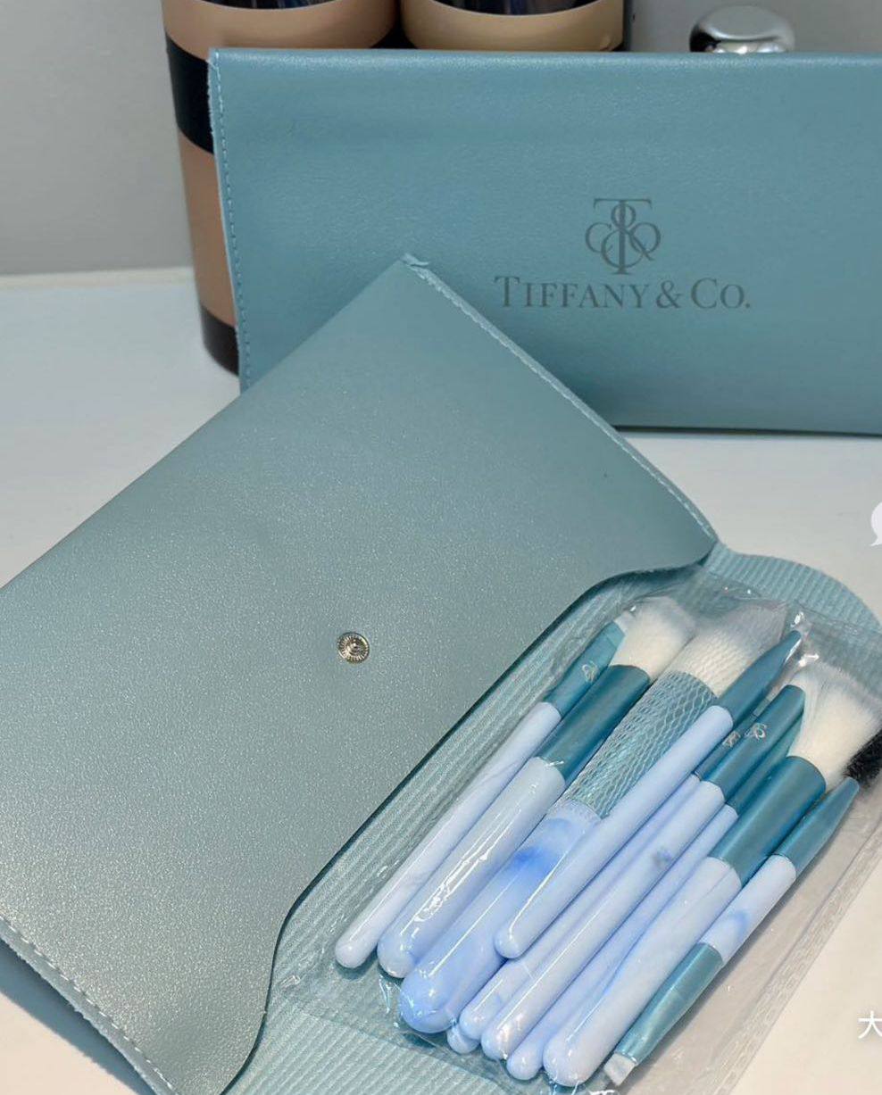 Makeup Brush ❤️‍🔥*
Master quality 💯
Very good quality 💯
60 dhs✅

Zain216
♥️♥️♥️