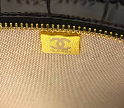 CHANEL 

MASTER QUALITY 

RESTOCK 

350 DHS🇦🇪🇦🇪

Zain295
♥️♥️♥️