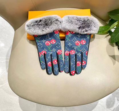 Gloves
260 dhs💓

Zain262
♥️♥️♥️