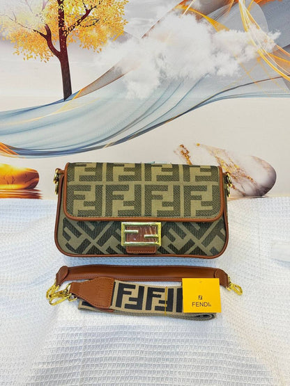 Fendi 
Best quality with box’s 
120 dhs✅
size 26 cm

Zain290
♥️♥️♥️