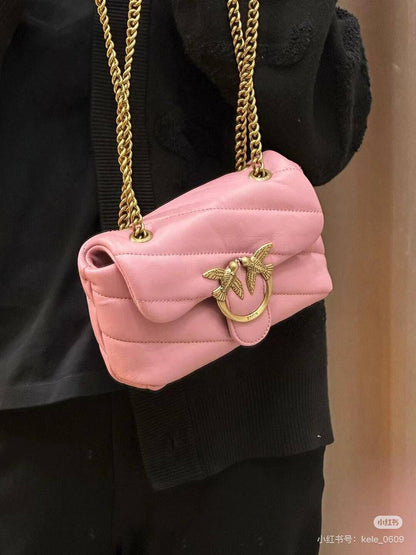 Aigner

120 dhs❣️

size:29*10*18

With box
🎁🎁🎁

Good quality

Zain07
♥️♥️♥️