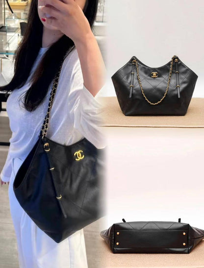 Chanel
100 dhs🪙🖤
Large capacity bag

Zain35
♥️♥️♥️