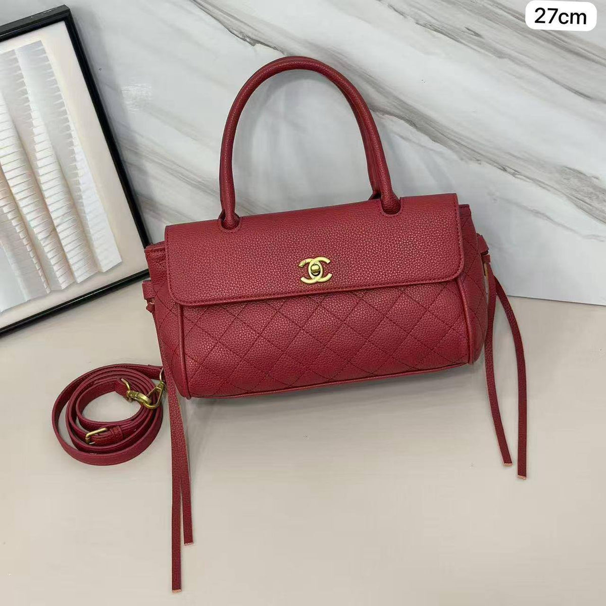 🌈 Chanel 26s

1⃣️ First quality 

Size : 27 * 12 * 18 cm
115 dhs🇦🇪🇦🇪

Zain115
♥️♥️♥️