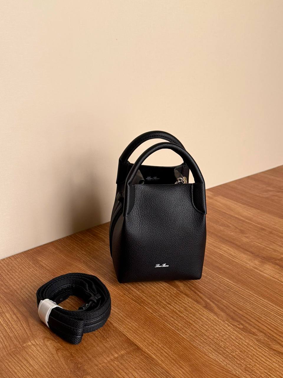 LORO PIANA 

13_16cm 
350 dhs🇦🇪🇦🇪

 MASTER QUALITY
 With box🎁

Zain167
♥️♥️♥️