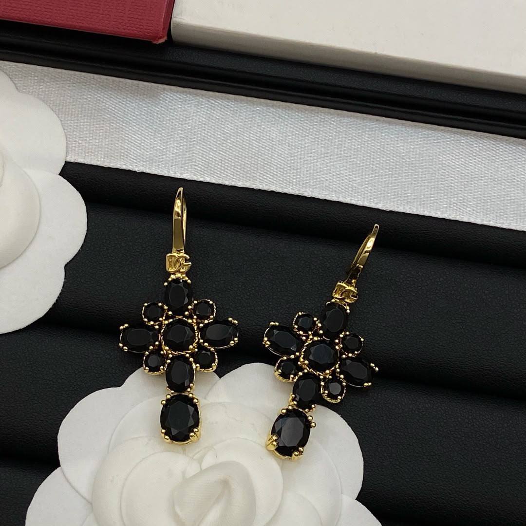 D&G

 Necklace 💥 Earring 🦋 Master quality 💯 With normal boxes 🗃️

105 dhs🇦🇪🇦🇪🇦🇪

Zain216
♥️♥️♥️