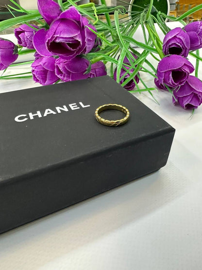 CHANEL ❤️‍🔥*
Ring 💍 
Available size 6,7,8,9
Master quality 💯
With normal boxes 🗃️ 
50 dhs✅
With master box 📦 
65 dhs✅

Zain216
♥️♥️♥️