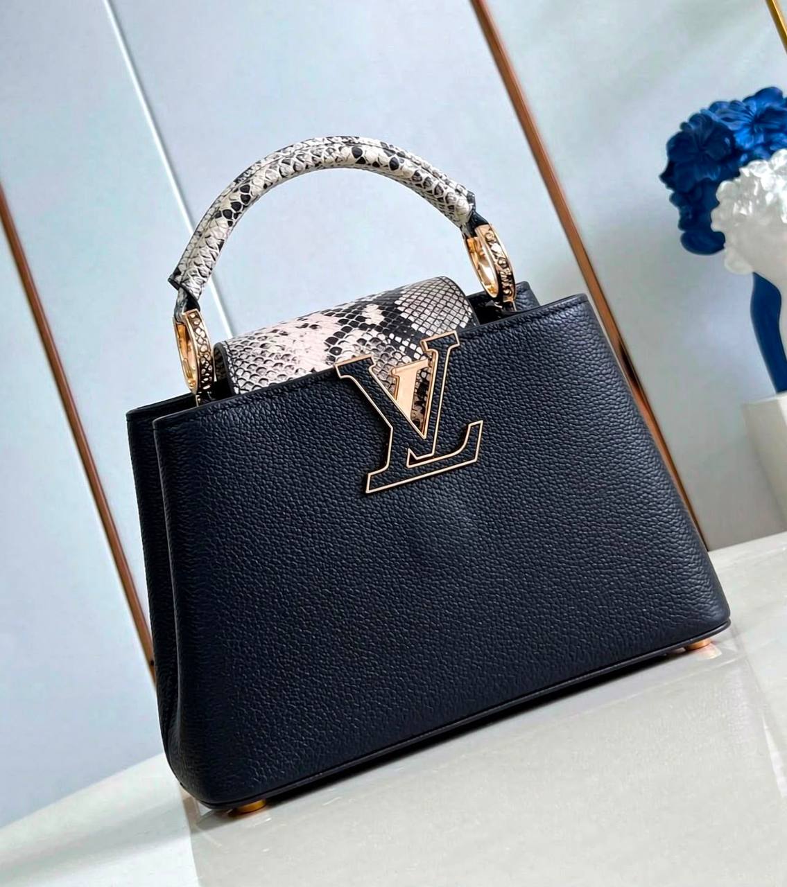 LOUIS VUITTON 

NEW CAME 

HIGH QUALITY 

WITH BOX 
135 dhs🇦🇪🇦🇪

SIZE: 27cm

Zain295
Zain39
♥️♥️♥️