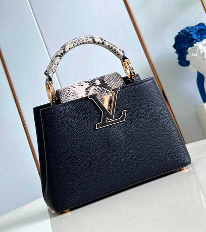 LOUIS VUITTON 

NEW CAME 

HIGH QUALITY 

WITH BOX 
135 dhs🇦🇪🇦🇪

SIZE: 27cm

Zain295
Zain39
♥️♥️♥️
