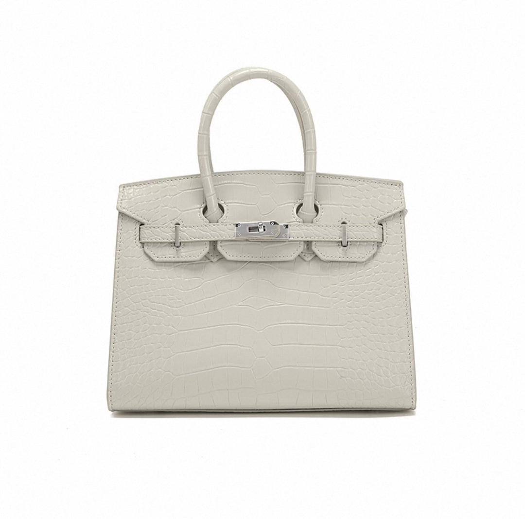 Hermes 

100 dhs🇦🇪🇦🇪

size 25×11×19cm

Zain213
♥️♥️♥️