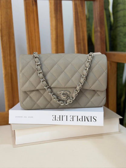 CHANEL 💫
Super Master Quality ⚡️
Original Packing 🎁
Size 20CM📏

For Price 👇 WhatsApp✅
0568585901 
0507557372
0552275751 Owner Zain 👌


Zain321
♥️♥️♥️