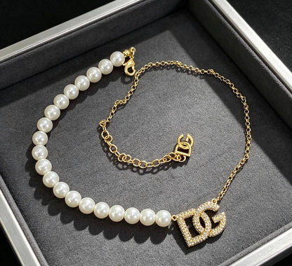 DOLCE&GABBANA 
Necklace 💥
Earring 🦋
Bracelet 🐦‍🔥
Master quality 💯
With normal boxes 🗃️ 
145 dhs🇦🇪🇦🇪

Zain216
♥️♥️♥️