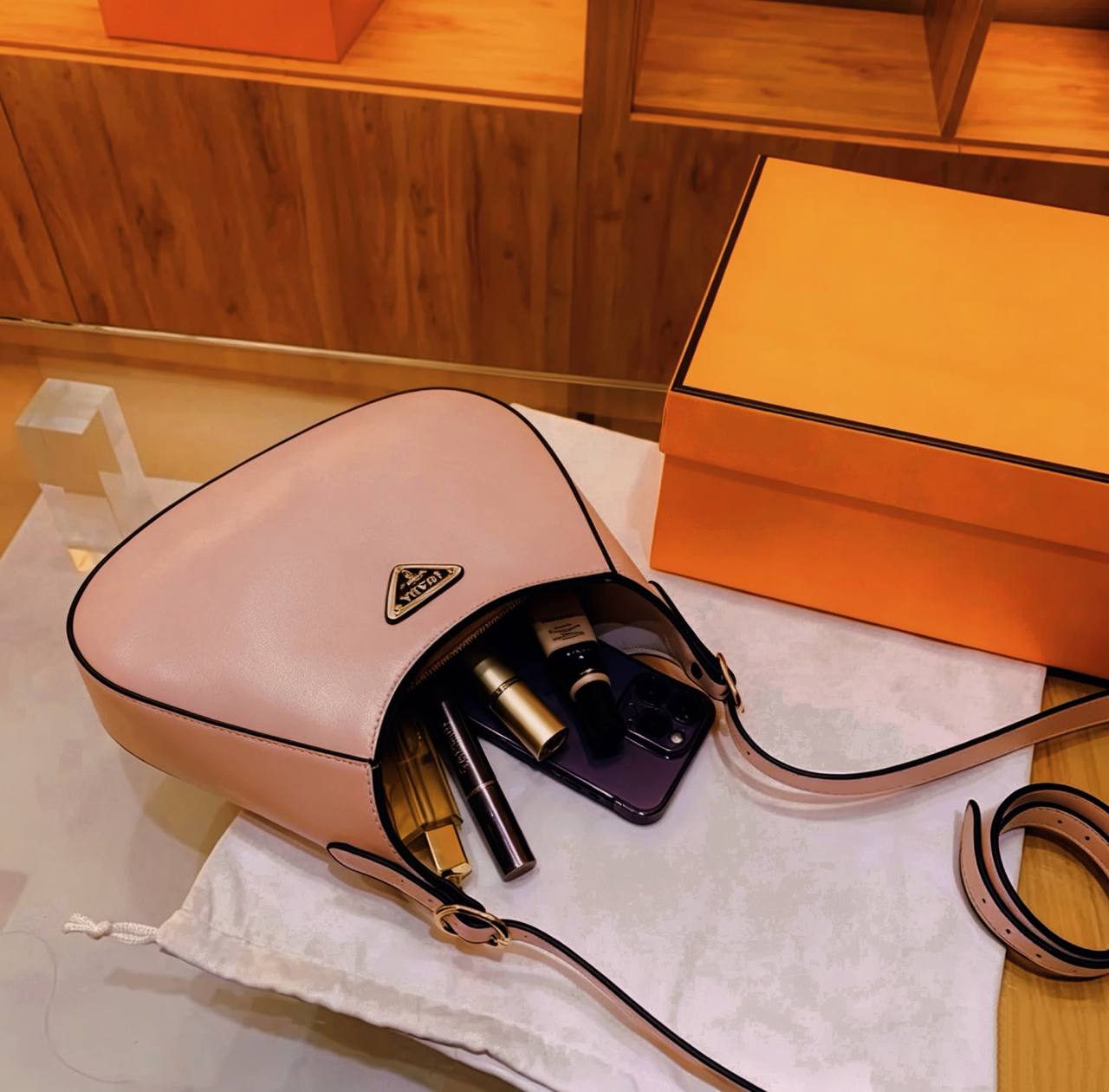 PRADA NEW CAME GOOD QUALITY WITH BOX
75 dhs🇦🇪🇦🇪

Zain295
♥️♥️♥️
