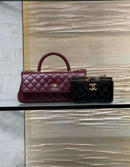 Chanel
130 dhs🇦🇪🇦🇪
size：26cm 
High-quality with box

Zain35
♥️♥️♥️