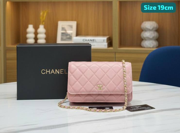 Chanel

Best quality

With box’s
🎁🎁🎁

90 dhs🌺
size 19cm

Zain158
♥️♥️♥️