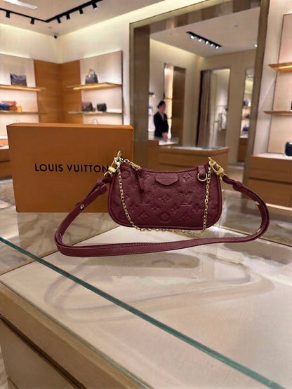 LV ᴇᴍᴘʀᴇɪɴᴛᴇ
sʜᴏᴜʟᴅᴇʀ ʙᴀɢ /ʟᴏɴɢ sᴛʀᴀᴘ
ɢᴏʟᴅʜᴀʀᴅᴡᴀʀᴇ 
ᴡɪᴛʜʙᴏx
ʟᴇᴀᴛʜᴇʀ
sɪᴢᴇ:21ᴄᴍ
95 dhs🇦🇪🇦🇪

Zain56
♥️♥️♥️