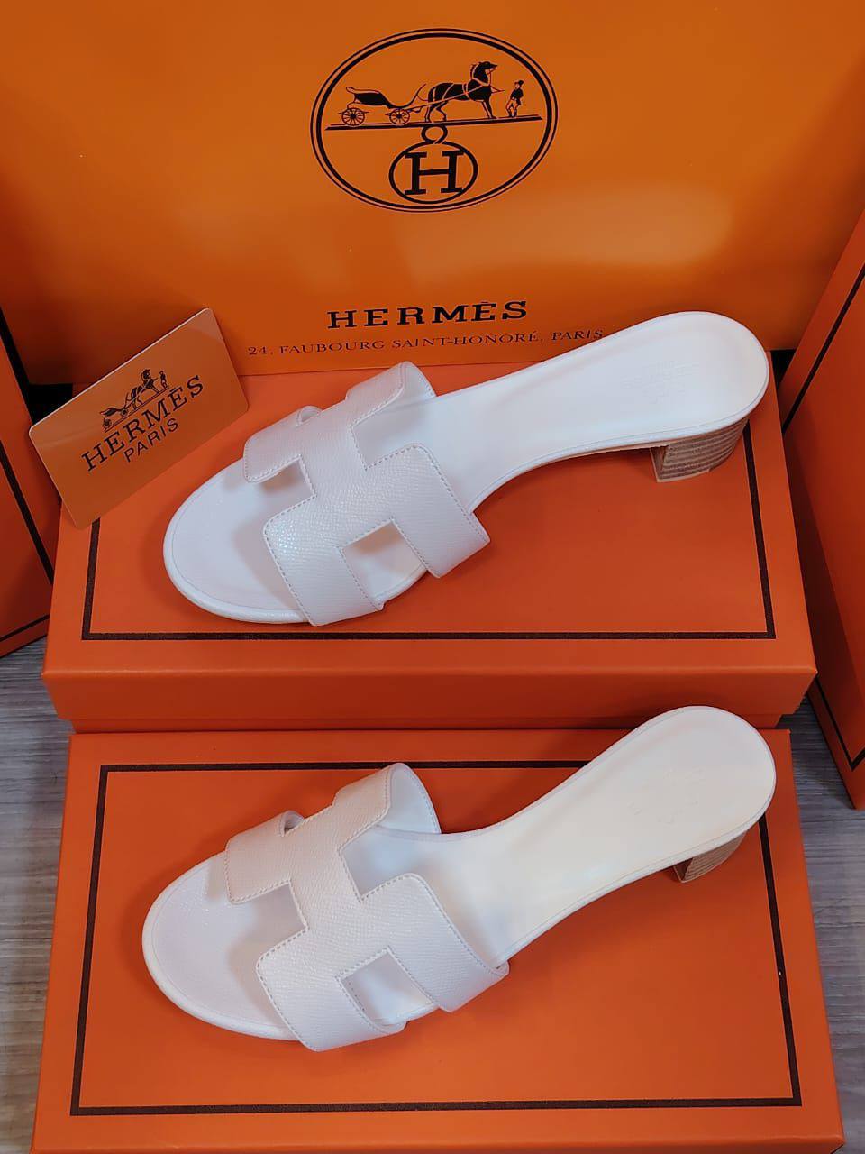 Hermes Heel 
New Arrived, 
Size 36 To 41
100 dhs🪙🖤

Zain120
♥️♥️♥️