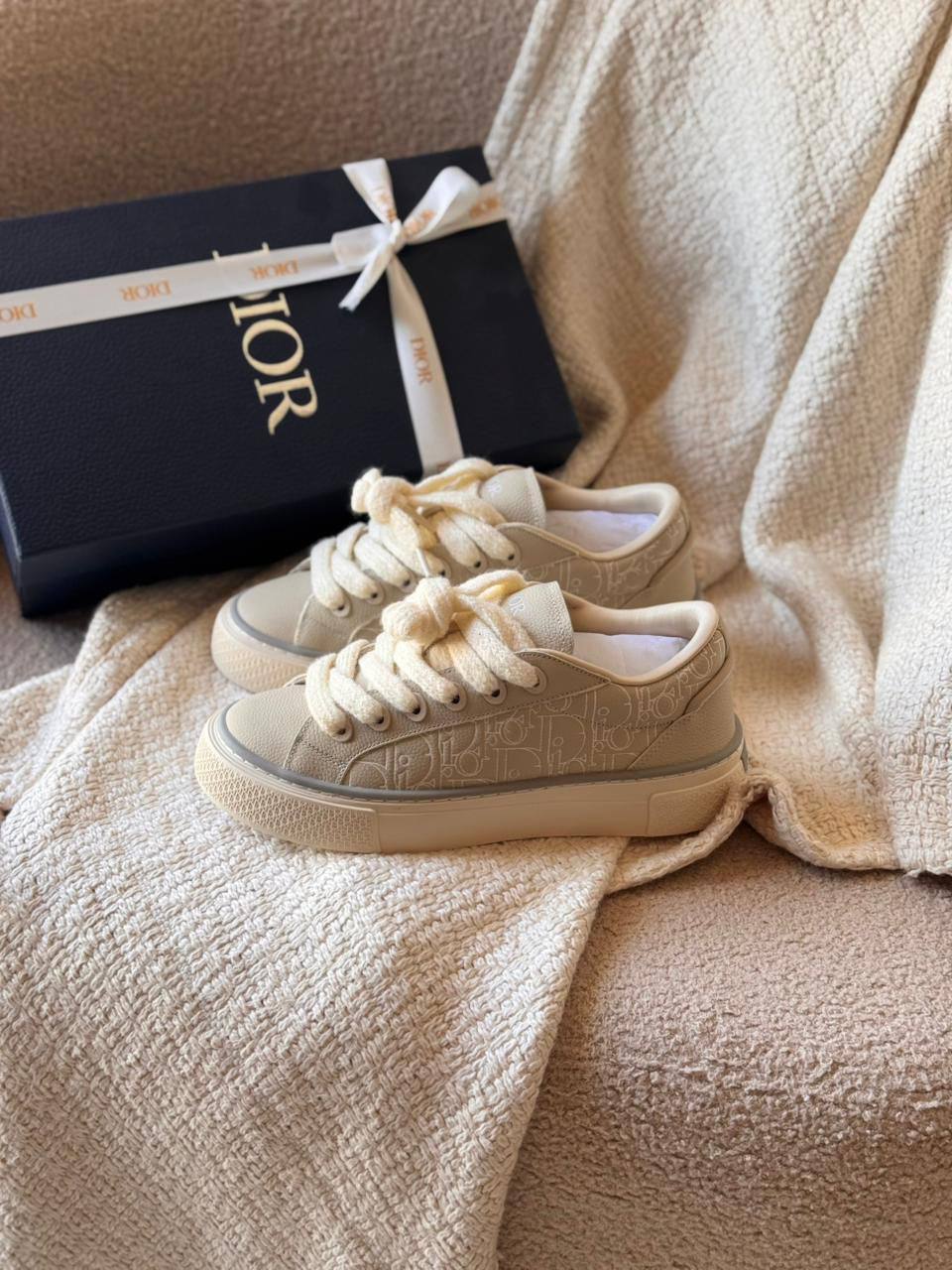 *Christian Dior B33*
*AAA quality*
*size:40 to 46* 
470 dhs🪙🌨️

Zain185
♥️♥️♥️