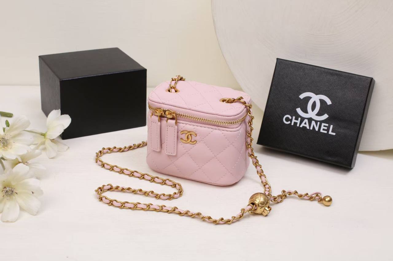 Chanel
with box 
90 dhs✅

Zain168
♥️♥️♥️