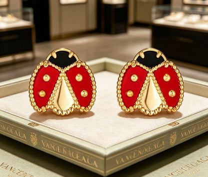 VCA SET❤️‍🔥*
Necklace 🦋
Earring💥
Bangle ✨
Ring size available 👇
6,7,8,9
Master quality 💯
With normal boxes 📦 
140 dhs✅

With master box 🗃️ 
230 dhs✅

Zain216
♥️♥️♥️