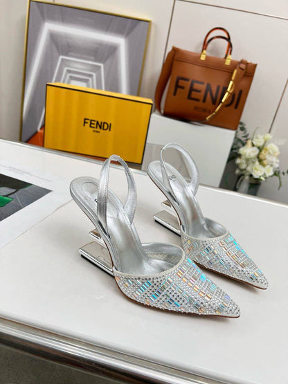 Fendi
High quality 
size 36-42 
140 dhs❣️

Zain132
♥️♥️♥️