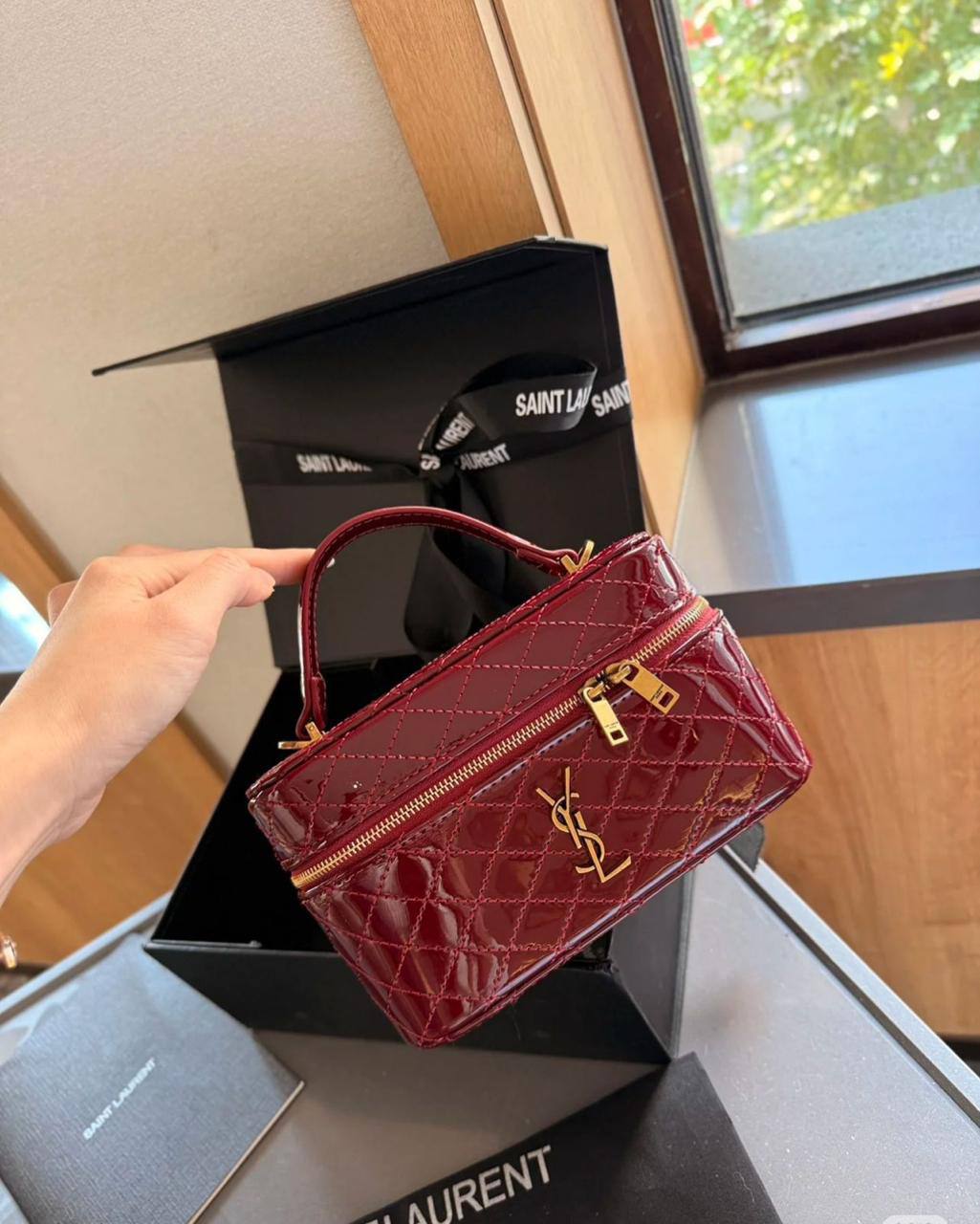 💗 YSL Gaby
1⃣️ First quality +🎁
size : 18.5 * 13 * 7 cm
85 dhs❣️
with box 🎁

Zain115
♥️♥️♥️