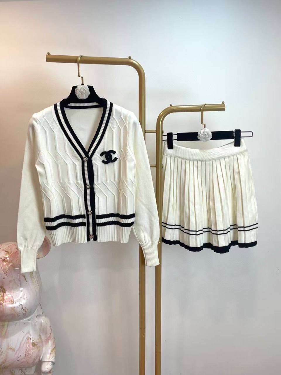 *CHANEL*
Women’s Set
Master Quality 
SML
380 dhs🪙🌨️

Zain276
♥️♥️♥️
