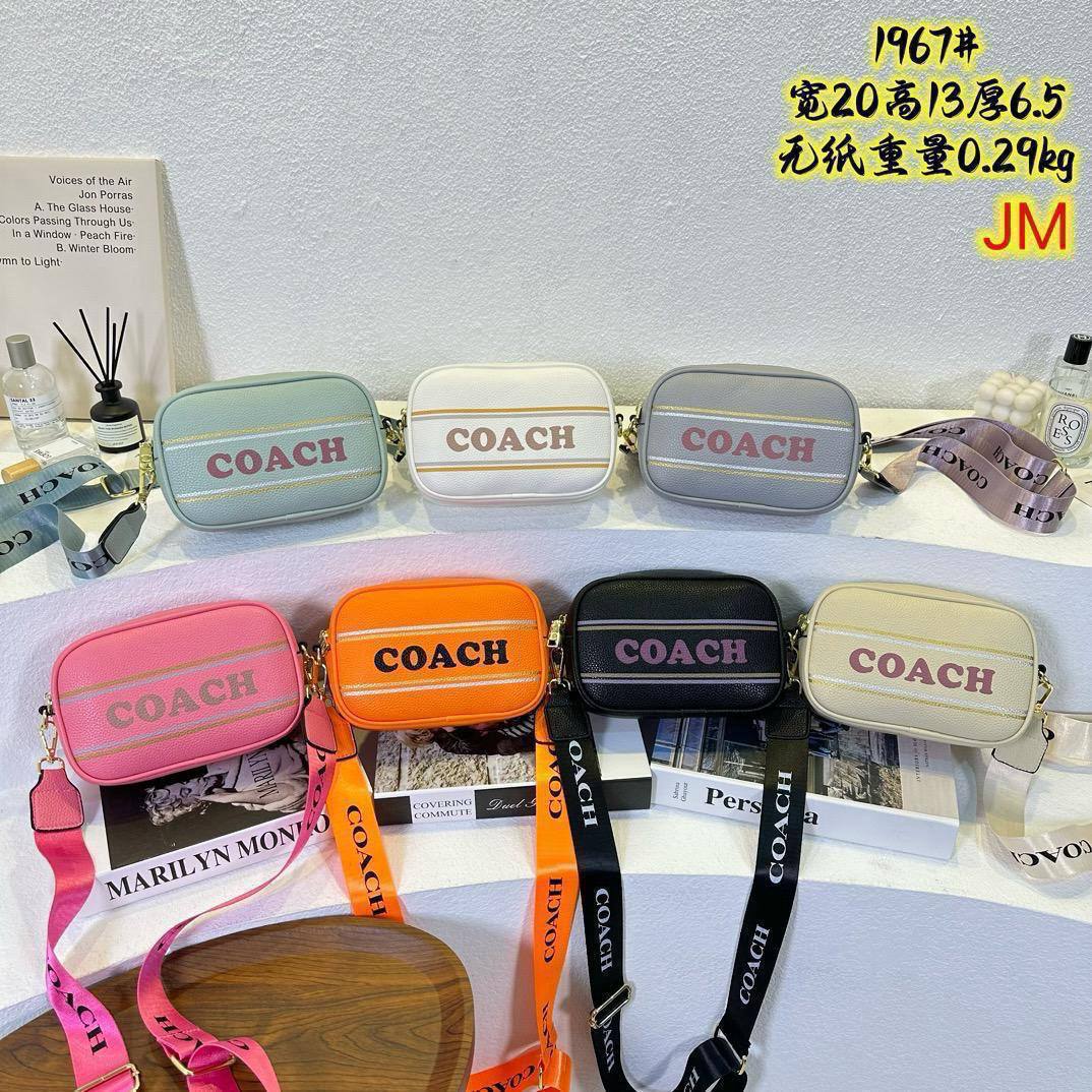Coach
20*13*6.5cm
50 dhs✅

Zain17
♥️♥️♥️