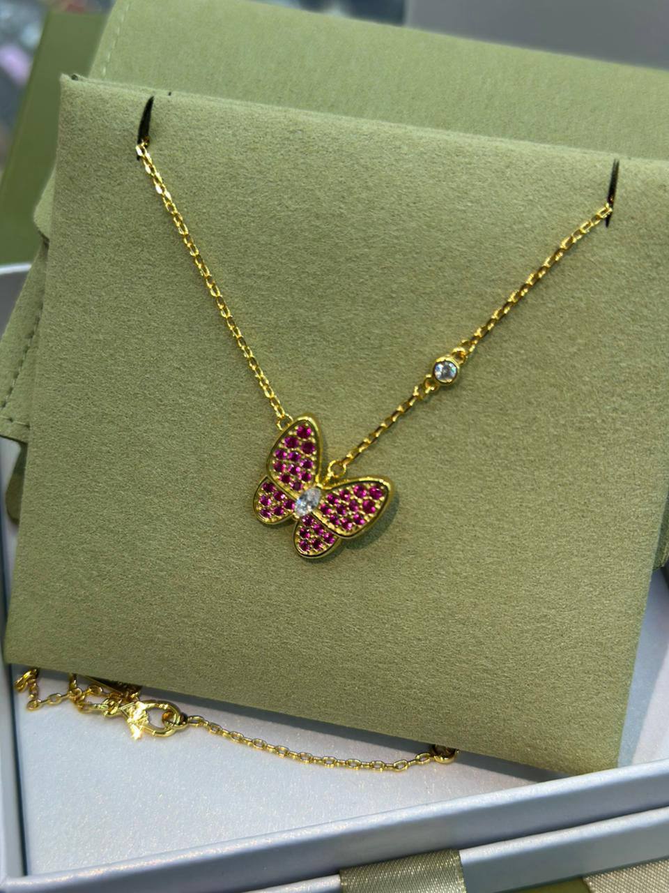 *VCA* Necklace 🍁

Master quality 
*50 * dhs🪙normal box🎁

Zain48
♥️♥️♥️