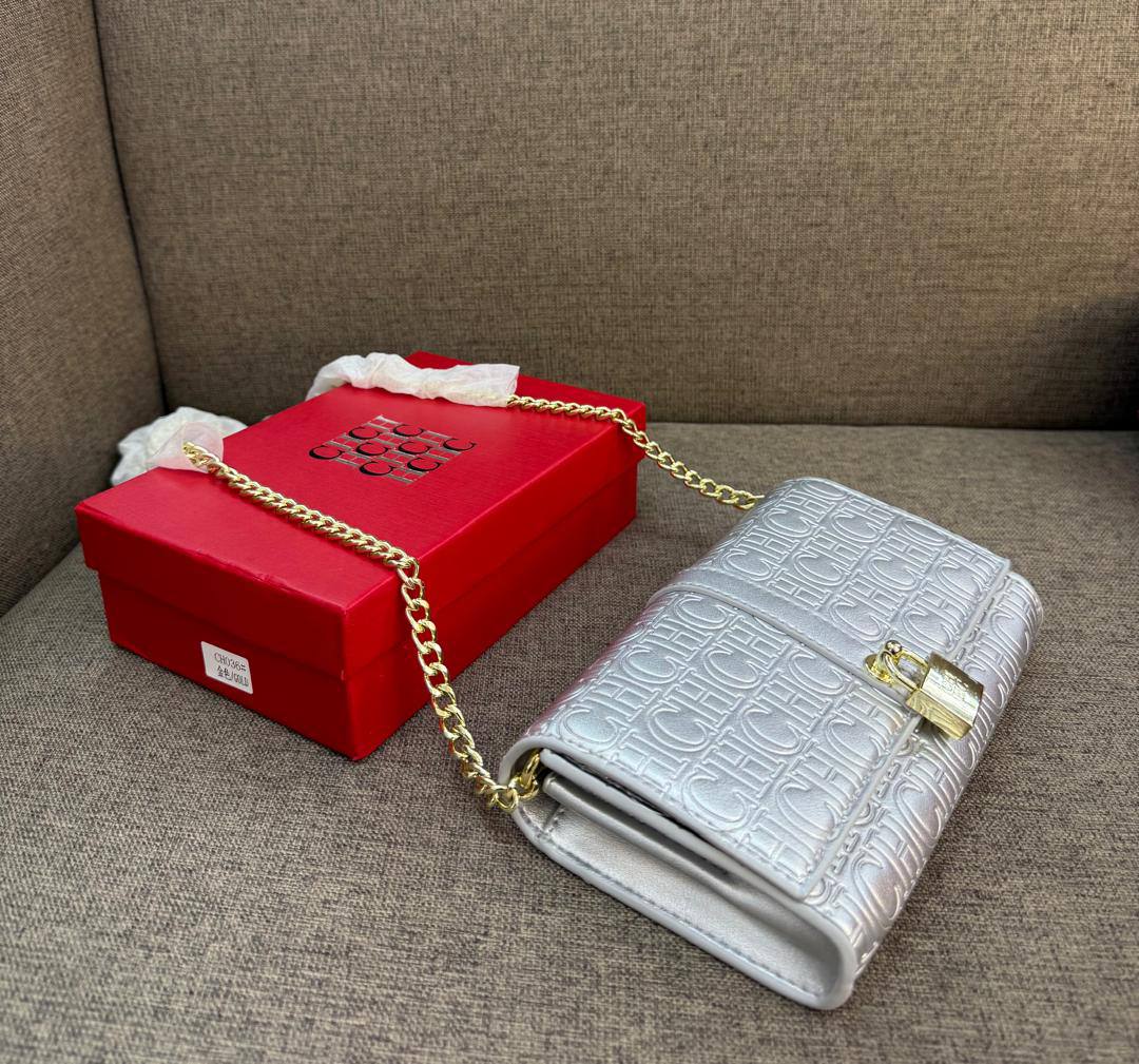 CH
80 dhs❣️
with box
🎁🎁🎁

size 19cm

Zain213
♥️♥️♥️