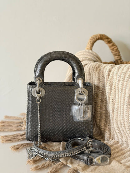 Lady Dior 
Snake leather 
Size :17 cm


For Price 👇 WhatsApp✅
0568585901 
0507557372
0552275751 Owner Zain 👌

Zain315
♥️♥️♥️