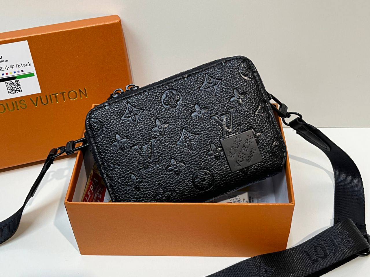 LV Dior

90 dhs✅

with box
🎁🎁🎁

size 17×6×12cm

Zain213
♥️♥️♥️