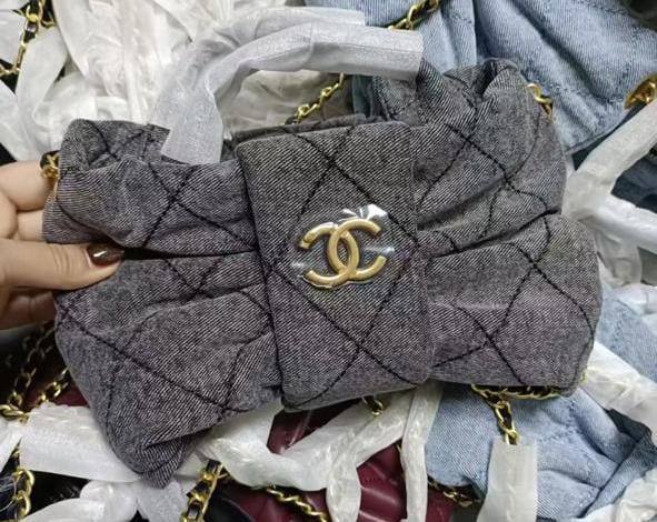 Chanel Mini Bow Bag
Master quality
22cm 

with double box🎁

230 dhs🪙💕

Zain95
♥️♥️♥️