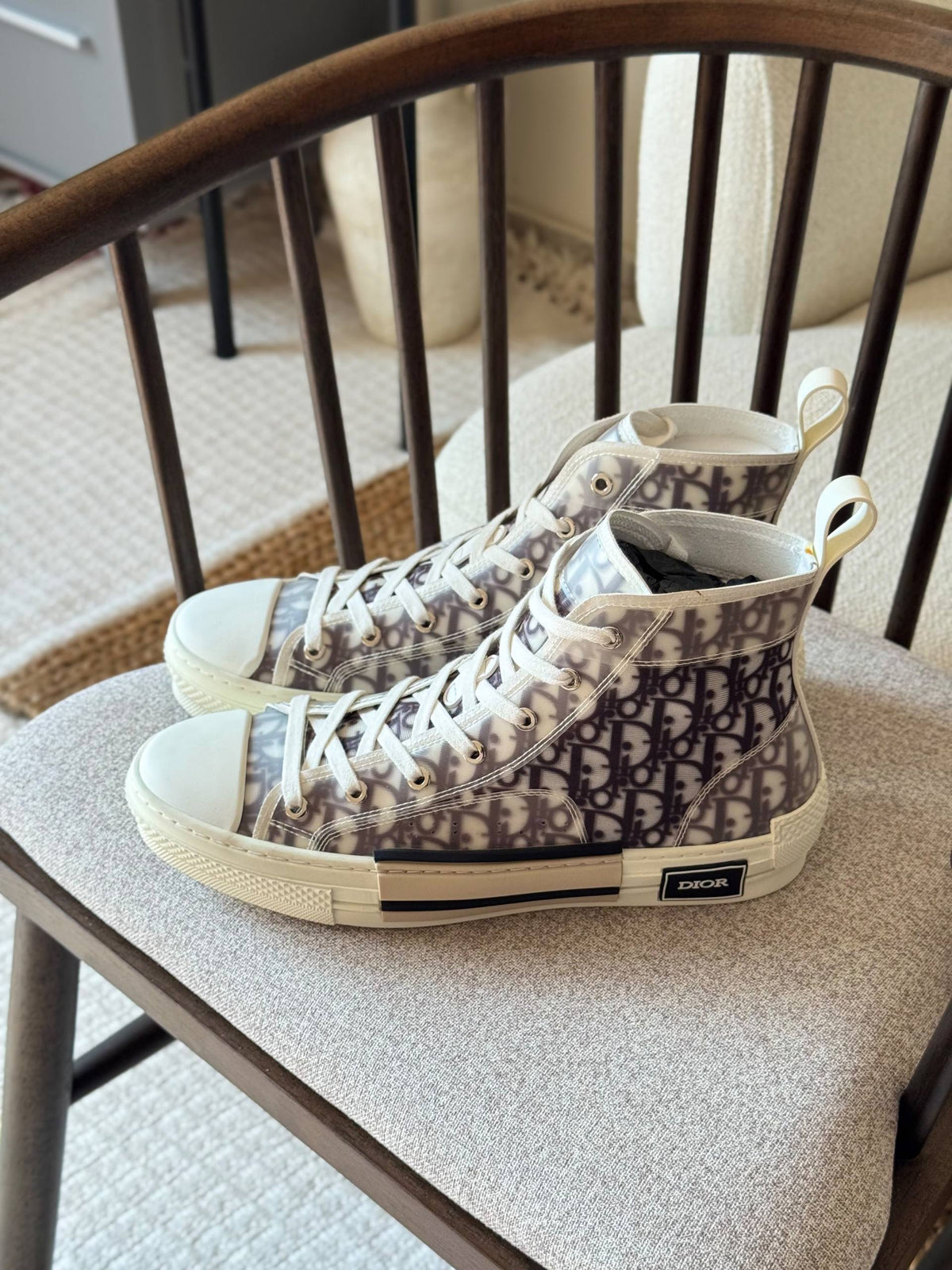 DIOR

 B23 low top sneakers 

super master quality 

size: 40 to 46 
430 dhs🇦🇪🇦🇪

Zain185
♥️♥️♥️