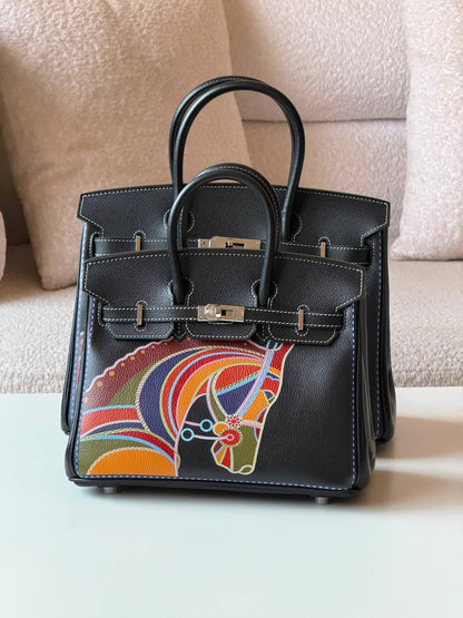 Hermes birkin 💕master quality😍with box❤️
25cm 600 dhs🇦🇪🇦🇪
30cm 720 dhs🇦🇪🇦🇪

Zain52
♥️♥️♥️