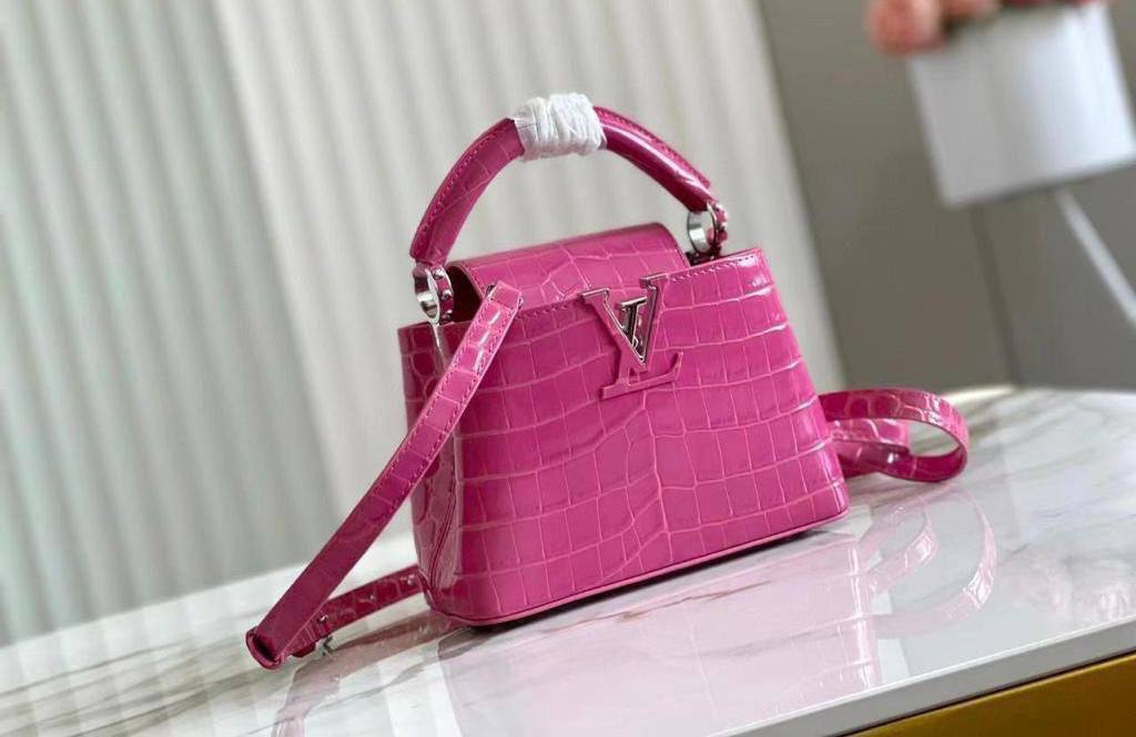 LOUIS VUITTON ✨💕✨
New collection ✨✨✨
SuperMaster Quality 🔥🔥
Available Now ❤️❤️❤️
For Price 👇 WTSP Text Zain 0568585901

Zain252
♥️♥️♥️