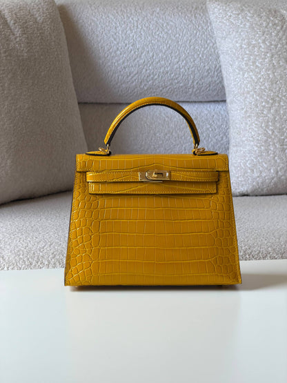 Hermes kelly 

25cm💥

Master quality ✅
with box 📦 
700 dhs🇦🇪🇦🇪

Zain52
♥️♥️♥️