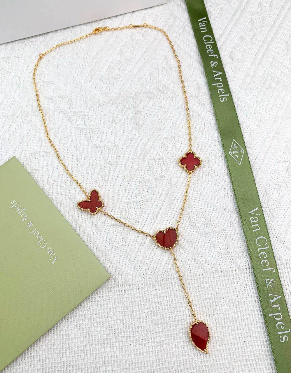 VCA set* 🎲
Necklace 
Earrings 
Bracelet 
Master quality 💎

150 dhs🗽
normal box 📦

Zain48
♥️♥️♥️